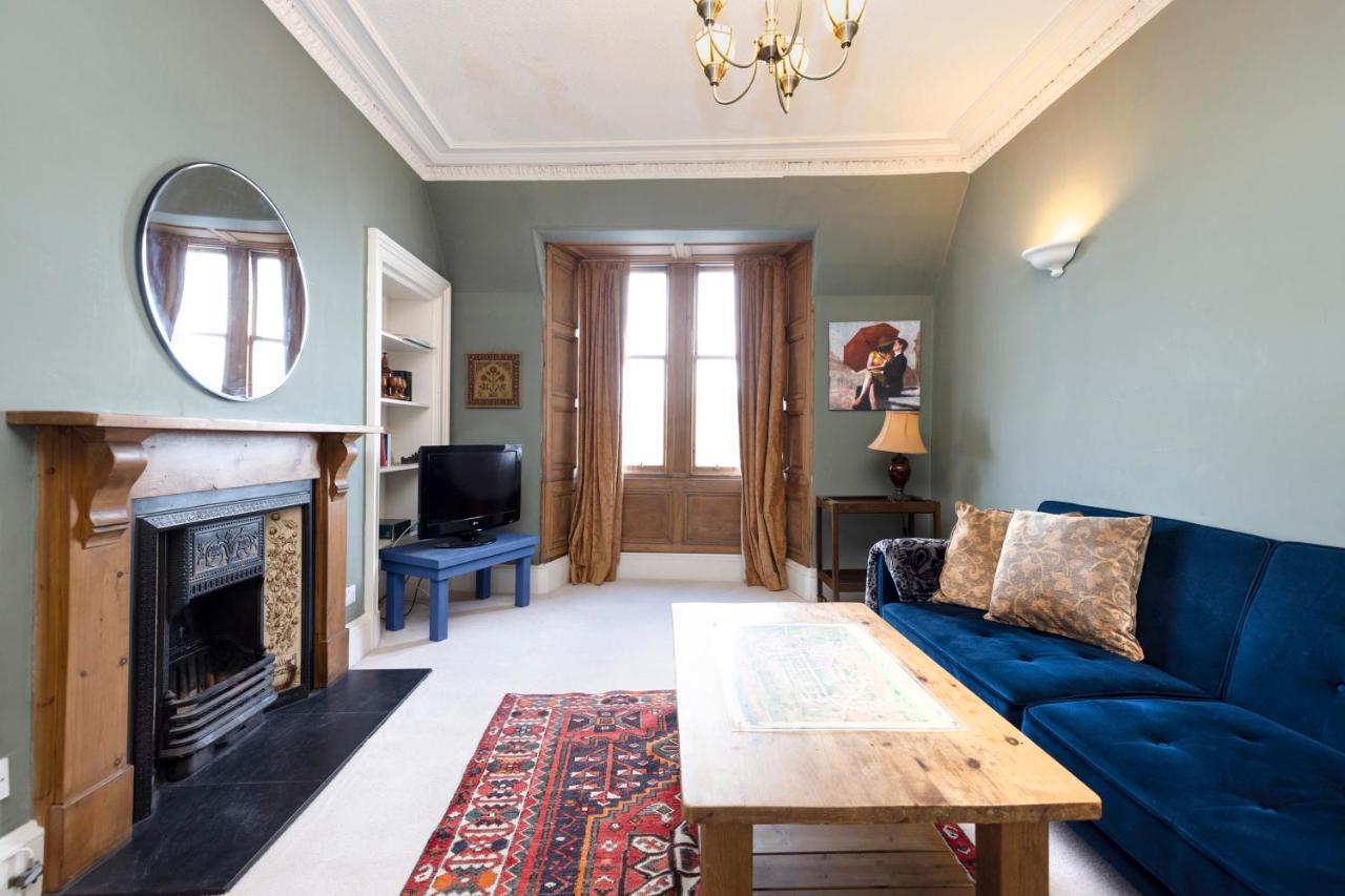 Joivy Old Town 1-Bed Apartment With Stunning Views Edimburgo Esterno foto