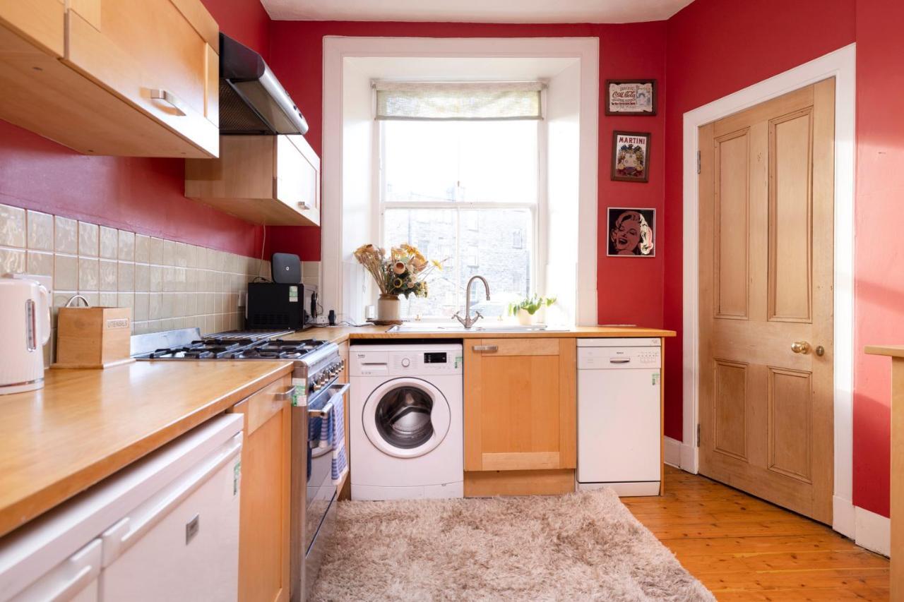 Joivy Old Town 1-Bed Apartment With Stunning Views Edimburgo Esterno foto