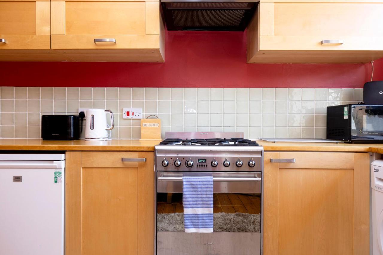 Joivy Old Town 1-Bed Apartment With Stunning Views Edimburgo Esterno foto