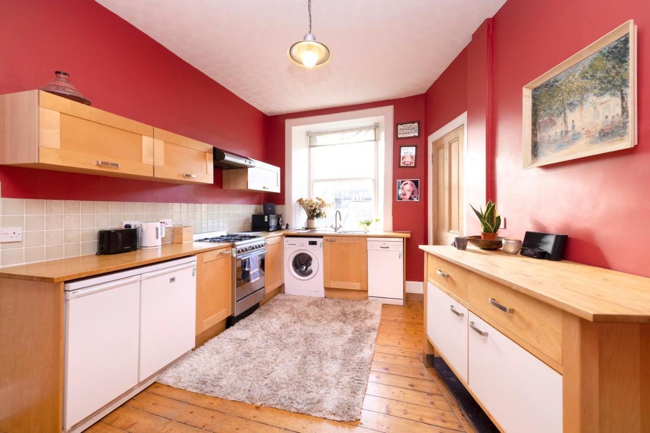 Joivy Old Town 1-Bed Apartment With Stunning Views Edimburgo Esterno foto