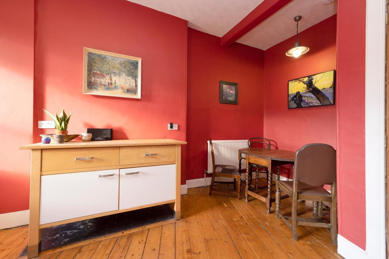 Joivy Old Town 1-Bed Apartment With Stunning Views Edimburgo Esterno foto