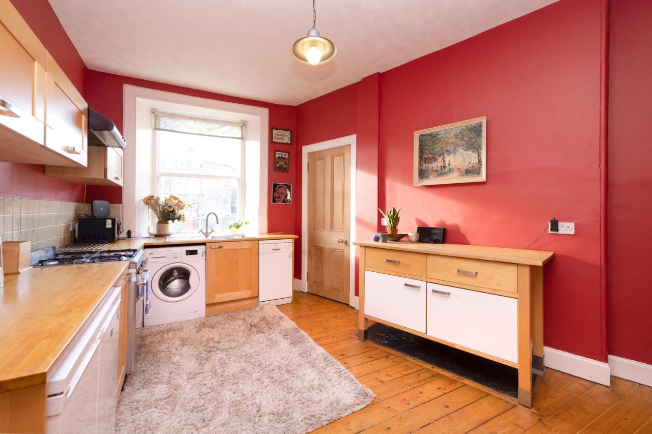 Joivy Old Town 1-Bed Apartment With Stunning Views Edimburgo Esterno foto