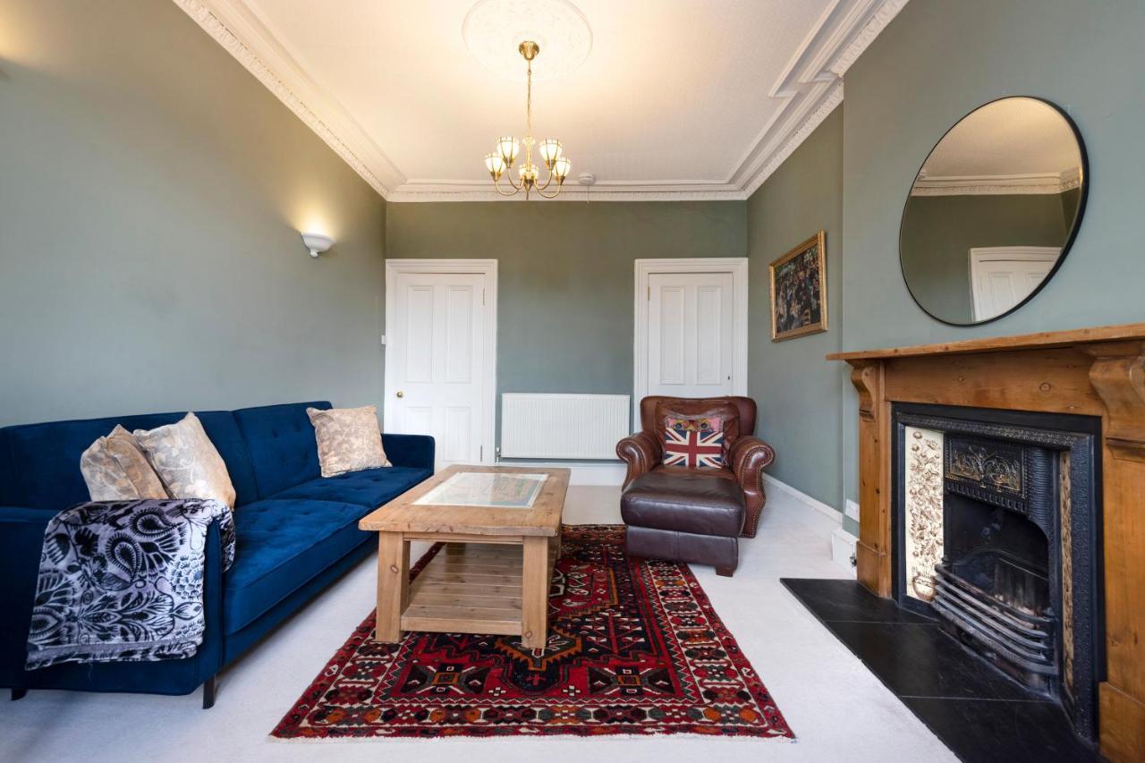 Joivy Old Town 1-Bed Apartment With Stunning Views Edimburgo Esterno foto