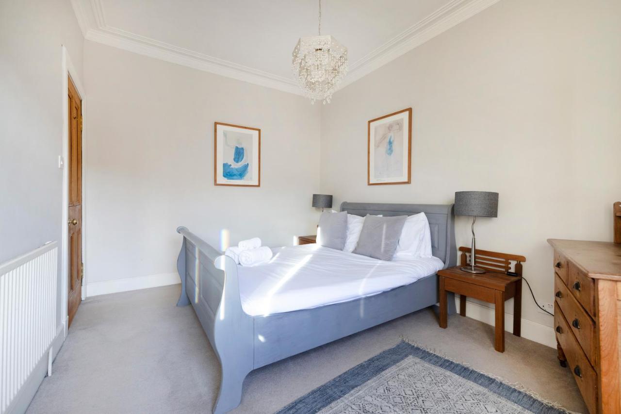 Joivy Old Town 1-Bed Apartment With Stunning Views Edimburgo Esterno foto