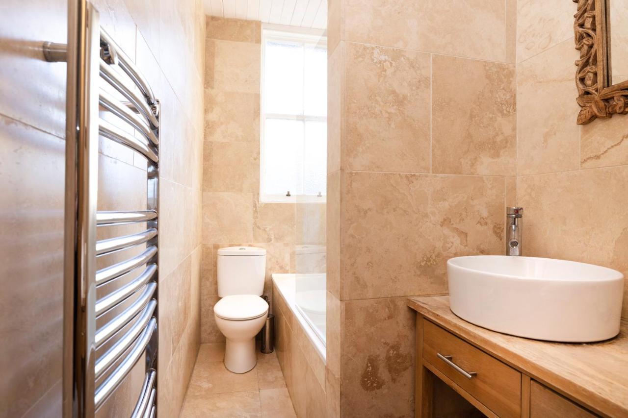 Joivy Old Town 1-Bed Apartment With Stunning Views Edimburgo Esterno foto
