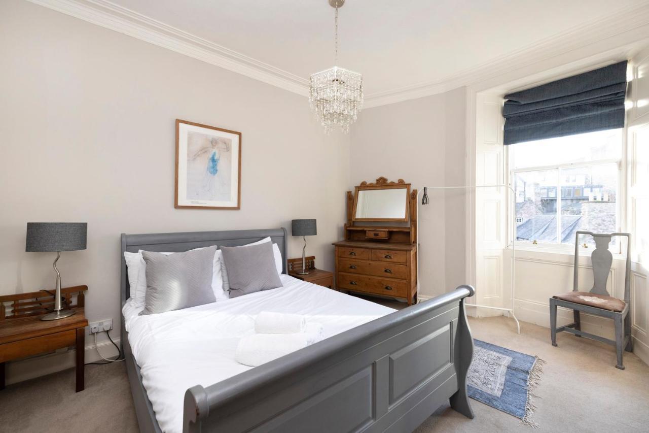 Joivy Old Town 1-Bed Apartment With Stunning Views Edimburgo Esterno foto