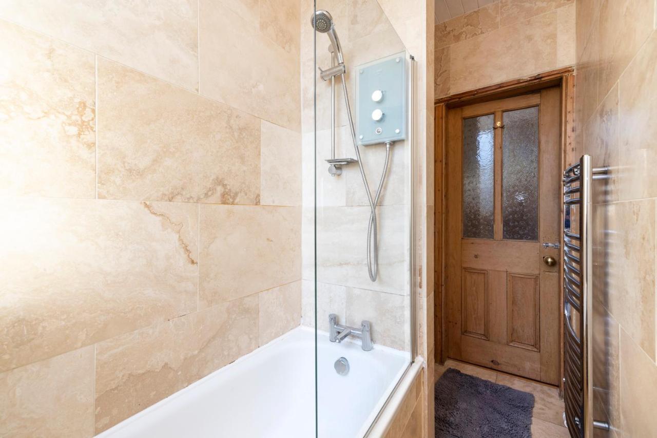 Joivy Old Town 1-Bed Apartment With Stunning Views Edimburgo Esterno foto