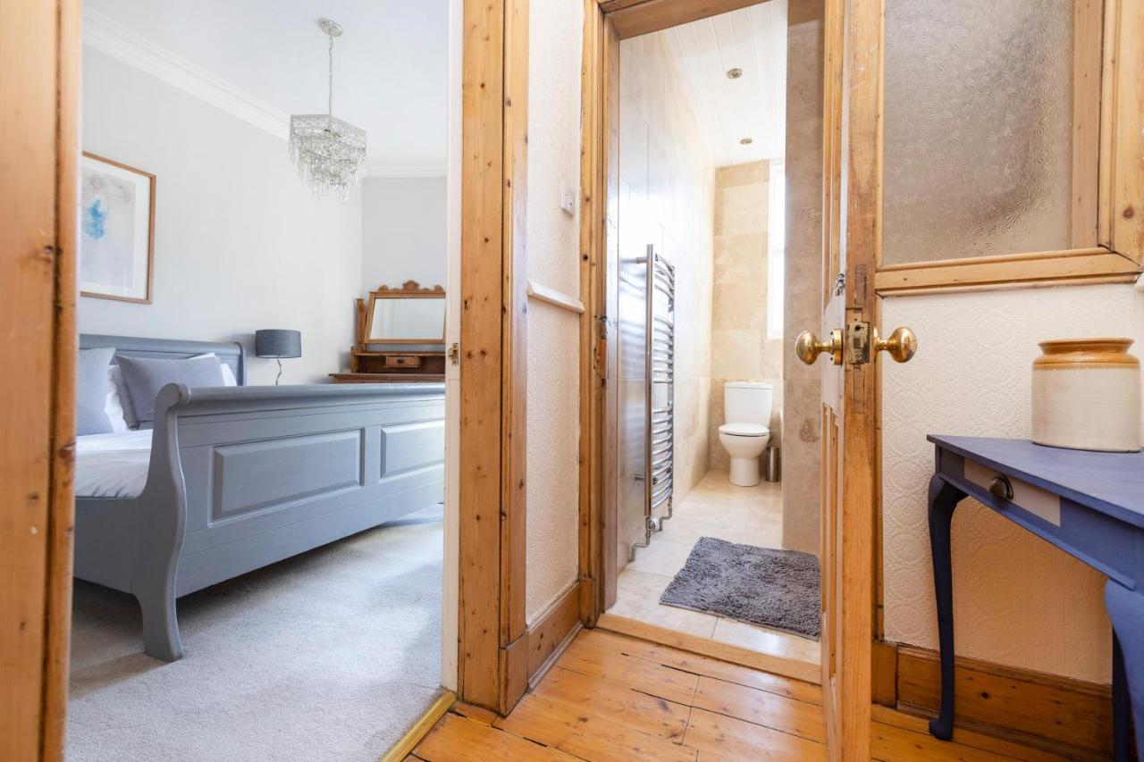 Joivy Old Town 1-Bed Apartment With Stunning Views Edimburgo Esterno foto