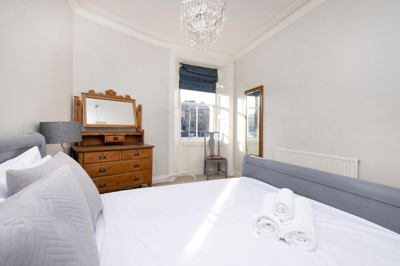 Joivy Old Town 1-Bed Apartment With Stunning Views Edimburgo Esterno foto